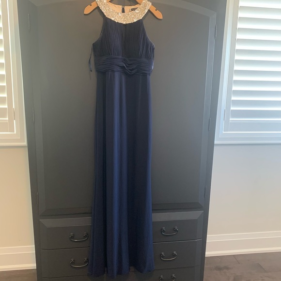 David’s Bridal - JS Boutique - Navy Blue gown EUC - size 4 - Picture 6 of 9